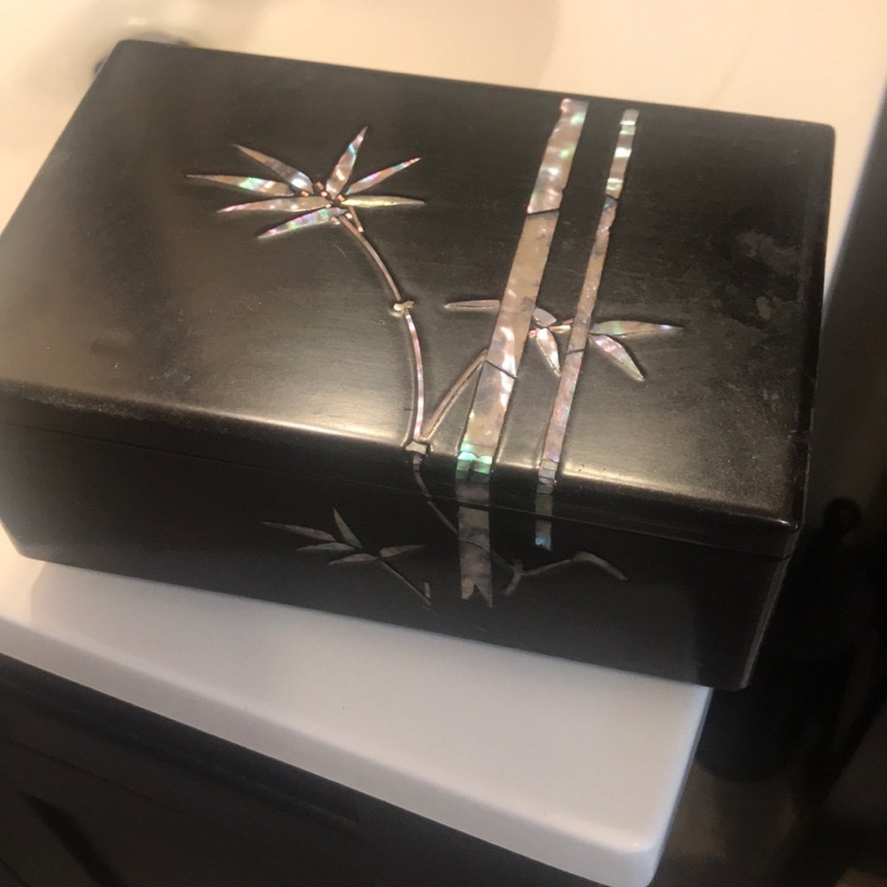 Jewelry box